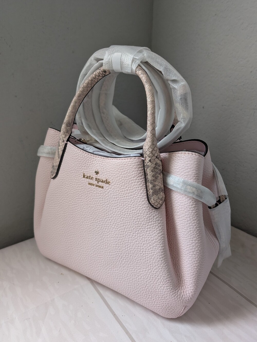 NWT Kate Spade KK095 Dumpling Snake Embossed Small Satchel in Shimmer Pink Multi - Picture 2 of 5